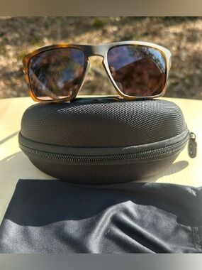 BRAND NEW with case POLARIZED Oakley sunglasses